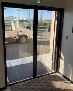 きゃたぴら網戸　両引き　【玄関用】